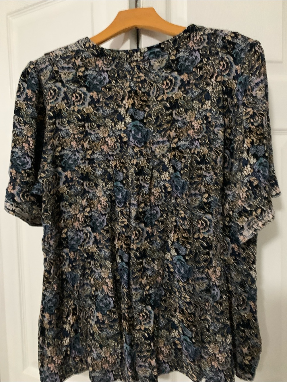 Knox Rose Navy & Cream Floral Pintuck V-Neck Tunic - Picture 7 of 10